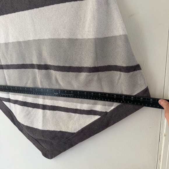 Barefoot Dreams Cape / Shawl One Size Gray Striped sweater - Picture 6 of 7